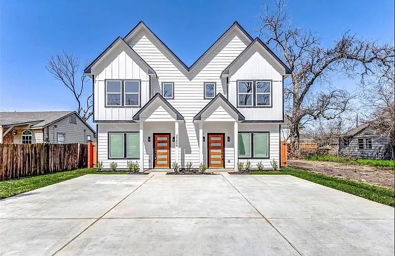 3 bed, 2.5 bath, 2819 sqft, $1,950 — Photo 2