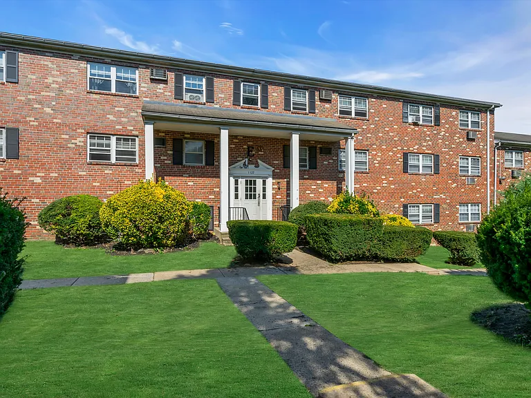 Lancaster Court Apartments — Photo 38