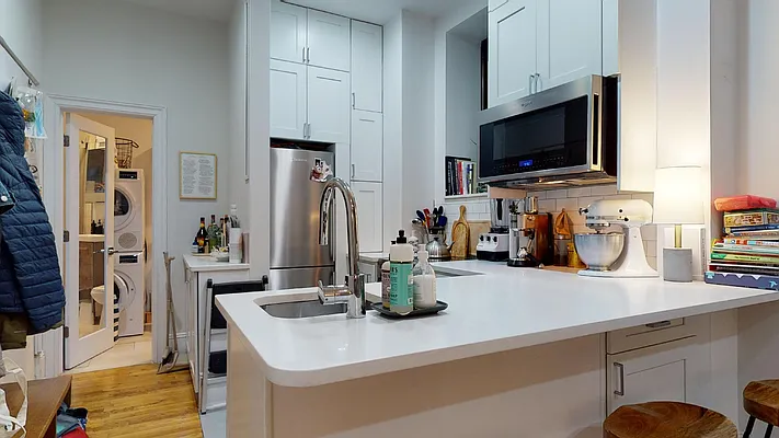 Rented by Bond New York | media 22