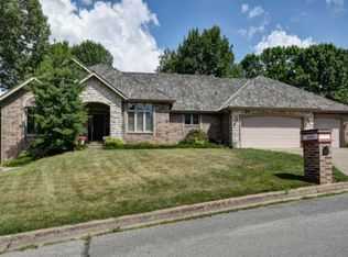 2240 E Richmond St, Springfield, MO 65804