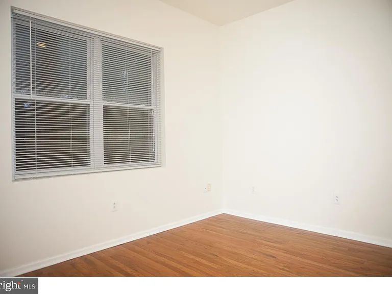 1531 Poplar St #1 — Photo 10