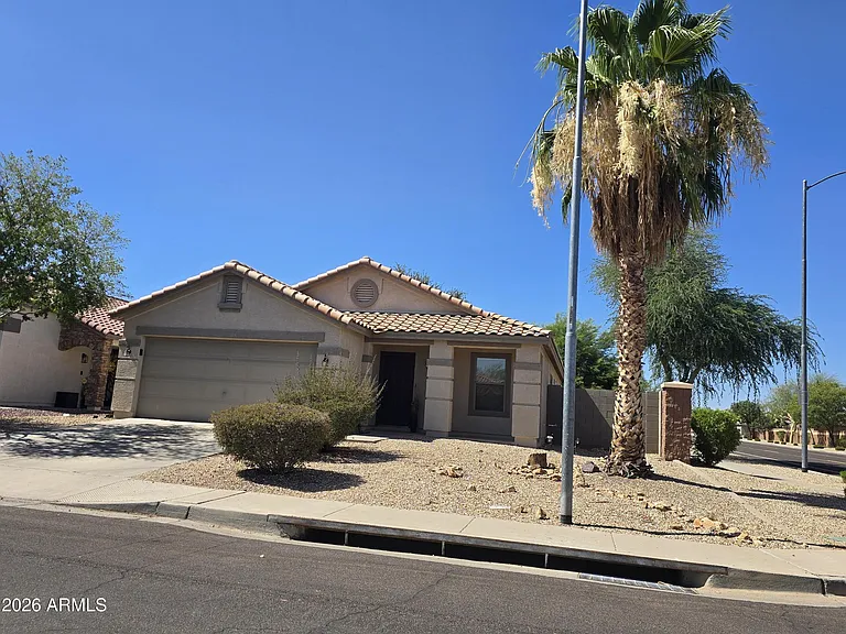 15702 W Watson Ln — Photo 2