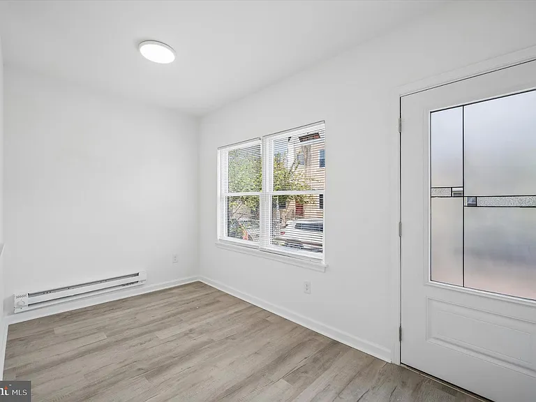 248 N Alden St — Photo 3