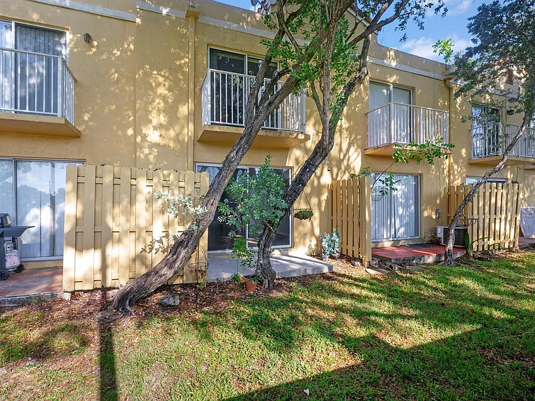 4080 NW 90th Ave #4080 — Photo 35