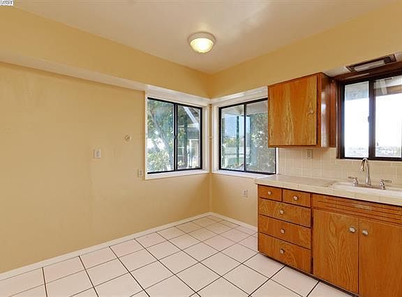 4th image of 1932 41st Ave #B