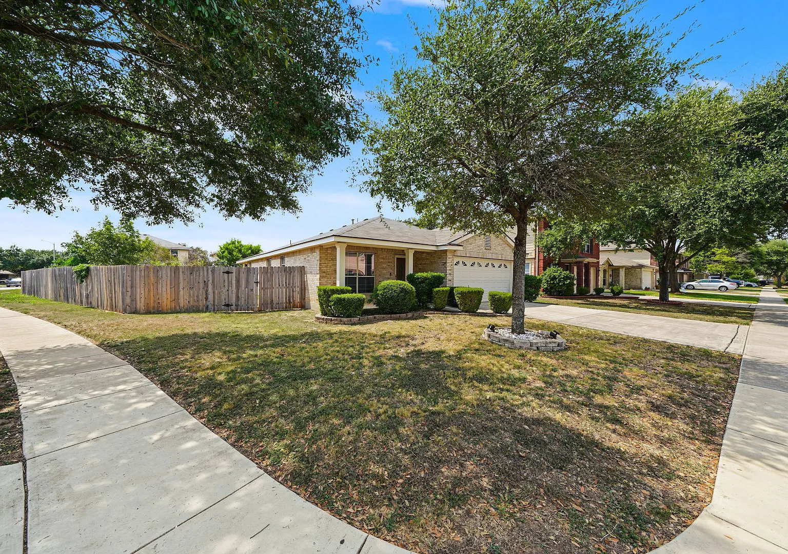 Charming 3-Bedroom Home with Flex Space - Realtor Commission: $500 — Photo 4