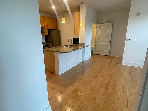 2nd image of 1021 Carlisle Ave #114B