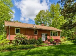 20 Park Ln, Newtown, CT 06470