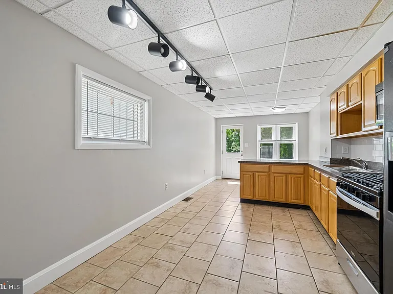 431 Iroquois St — Photo 6