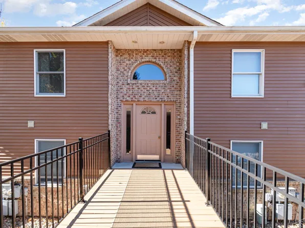8215 Midland Rd, Freeland, MI 48623
