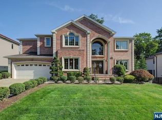 145 Thomas Dr, Paramus, NJ 07652