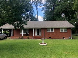 250 N Edinborough St, Red Springs, NC 28377