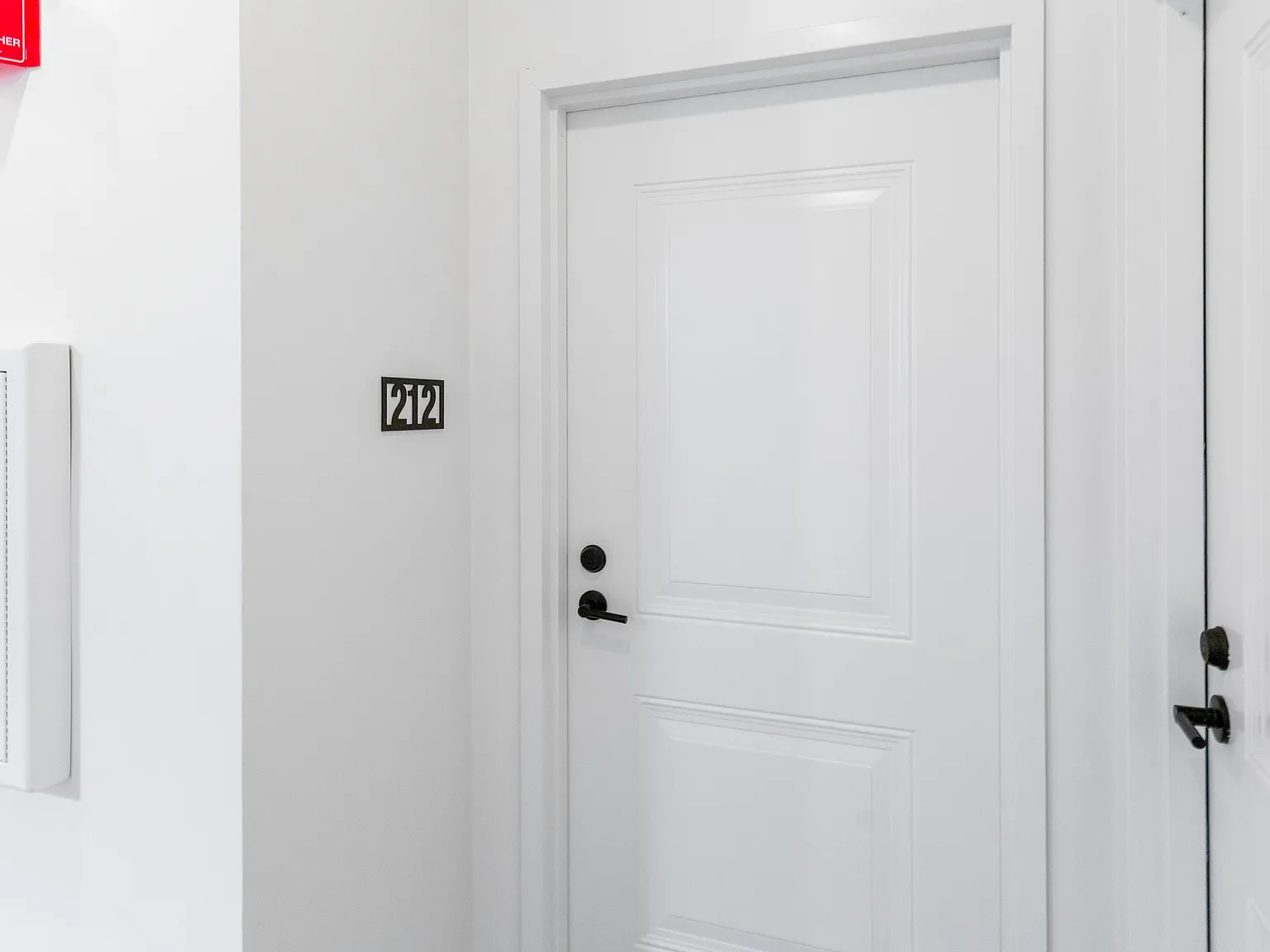 1 bed, 393 sqft, $2,100 — Photo 2