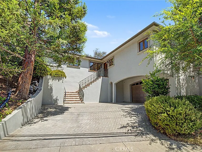 738 N Kenter Ave — Photo 1