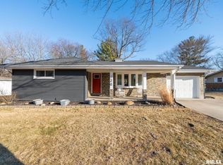 526 N Lakeshore Dr, Hanna City, IL
