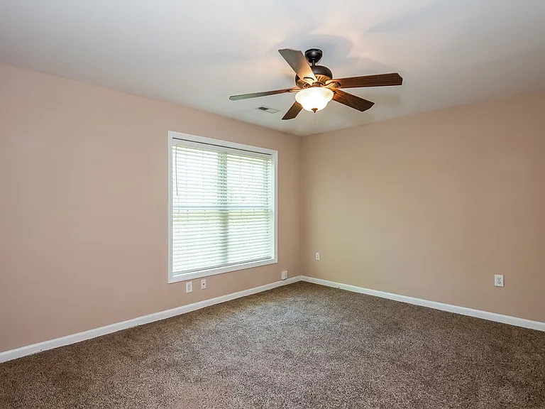 906 Houston Heights Rd — Photo 12