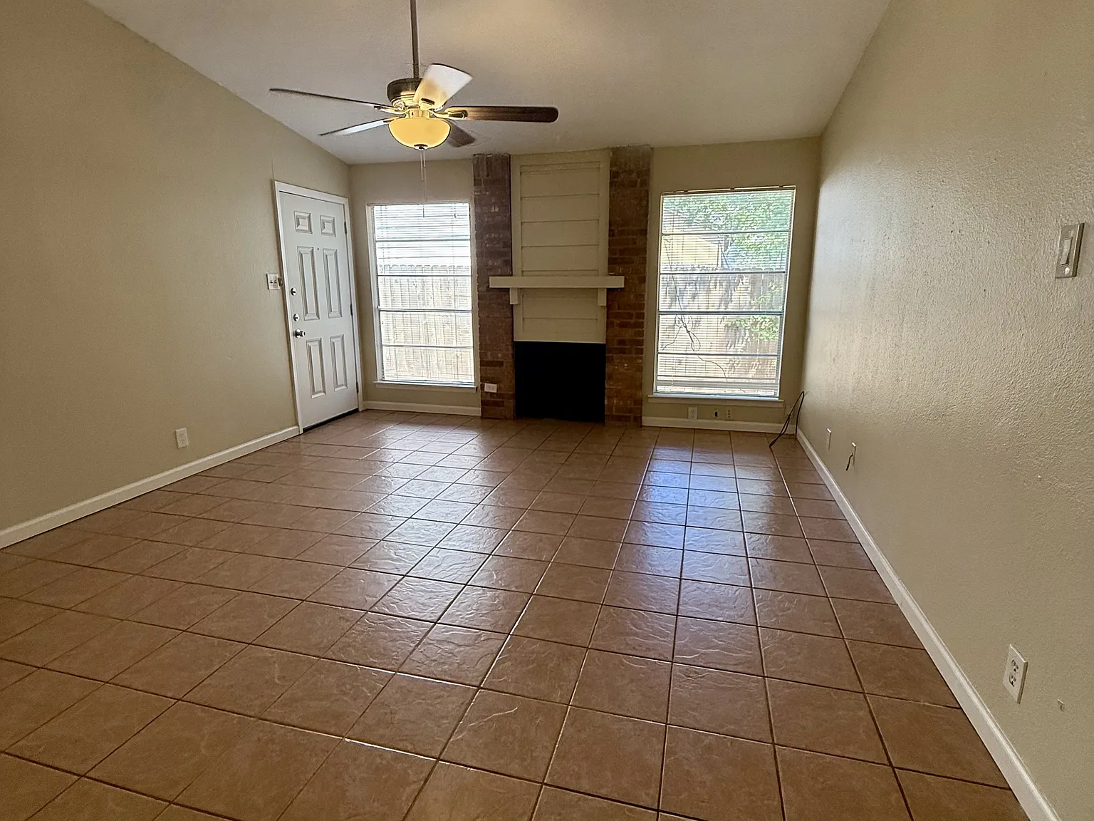 X - Lanshire Dr 10805 -- Ronda - MO - B — Photo 2