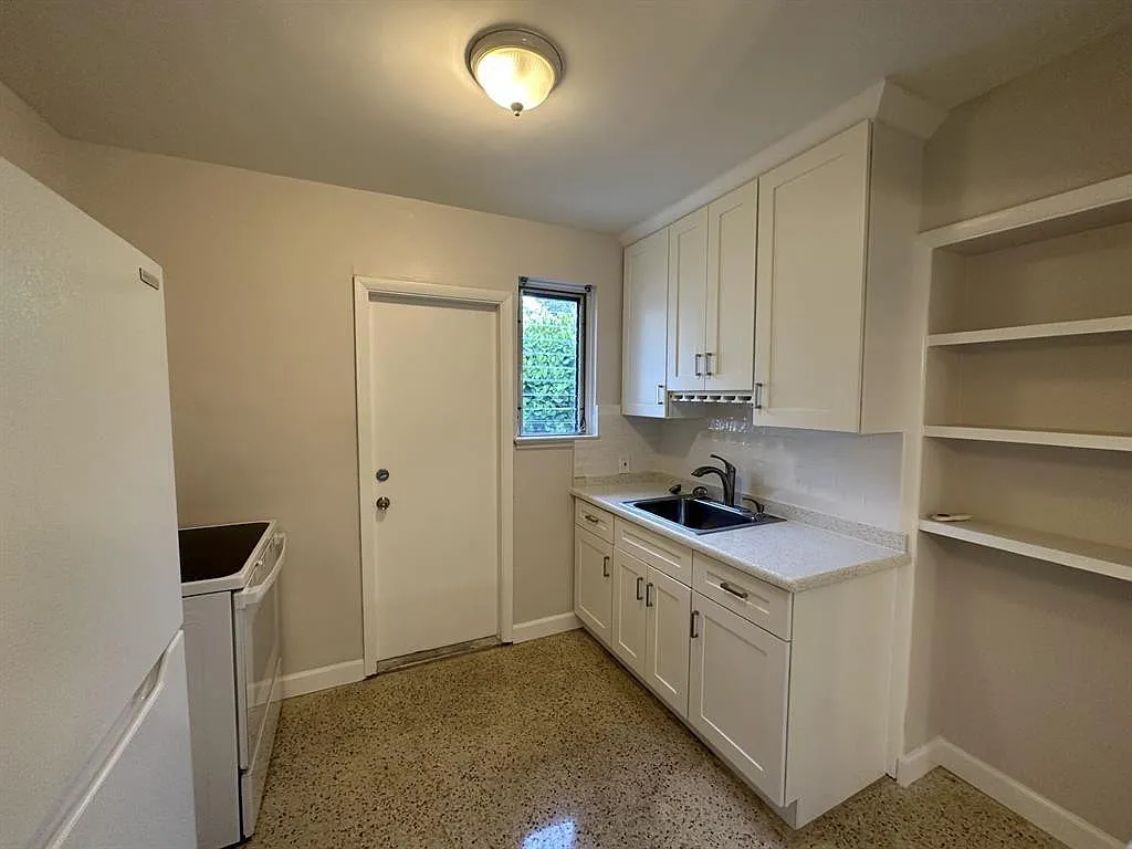 2 bed, 1.0 bath, 2475 sqft, $2,500 — Photo 3