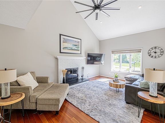 3rd image of 29 Ironwood Dr