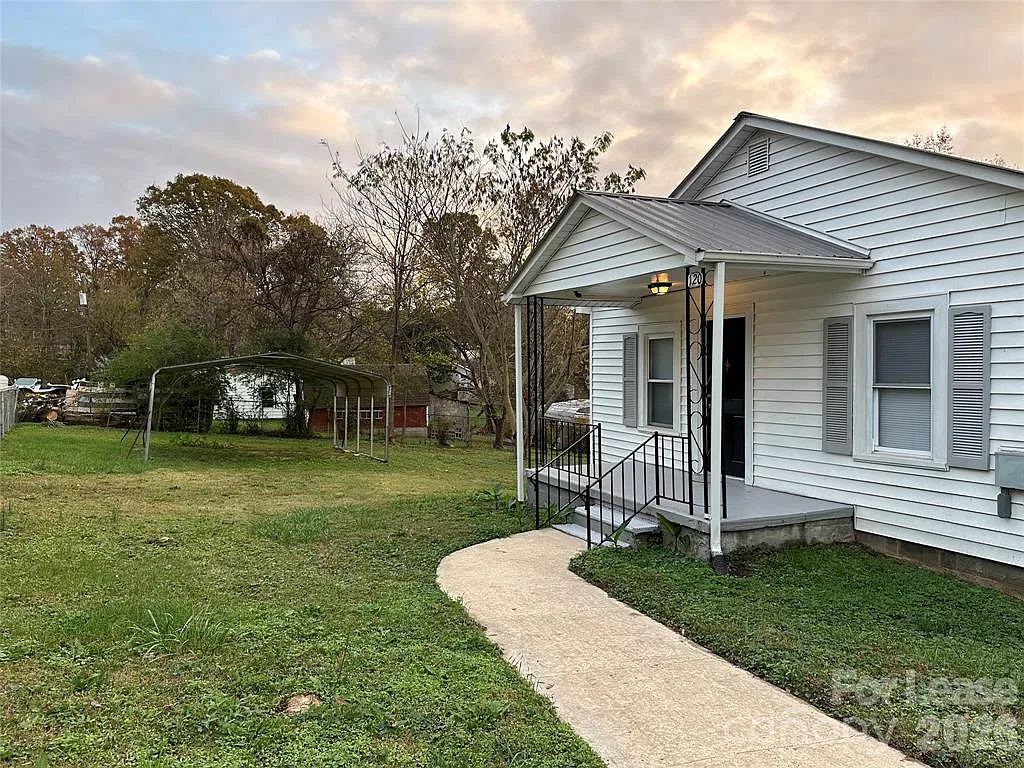 3 bed, 1051 sqft, $1,400 — Photo 2