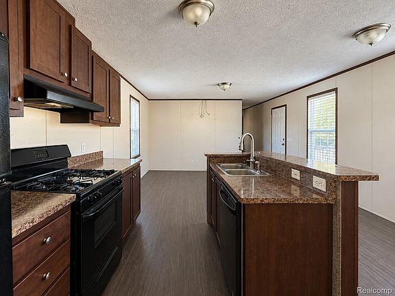 3rd image of 5951 Georgia St