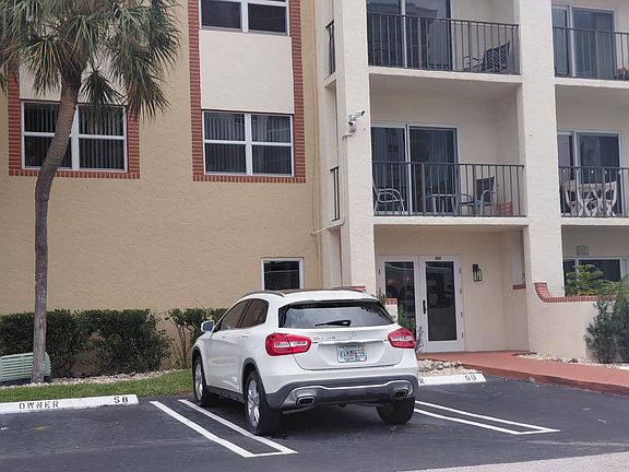 3rd image of 400 N Riverside Dr APT 401