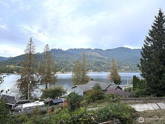 2nd image of 715 Samish Heights Lane