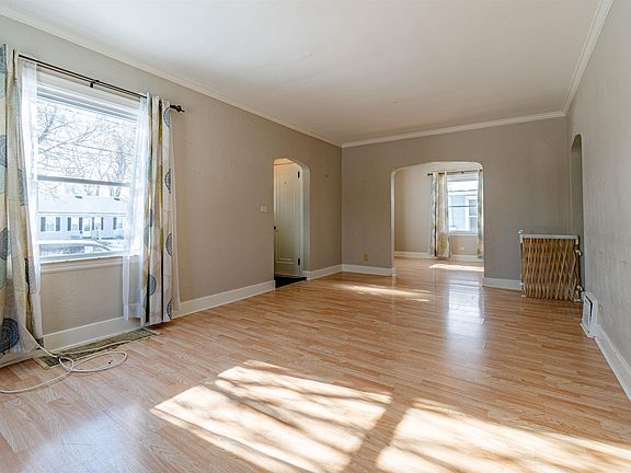 4th image of 1113 E Lake Ave
