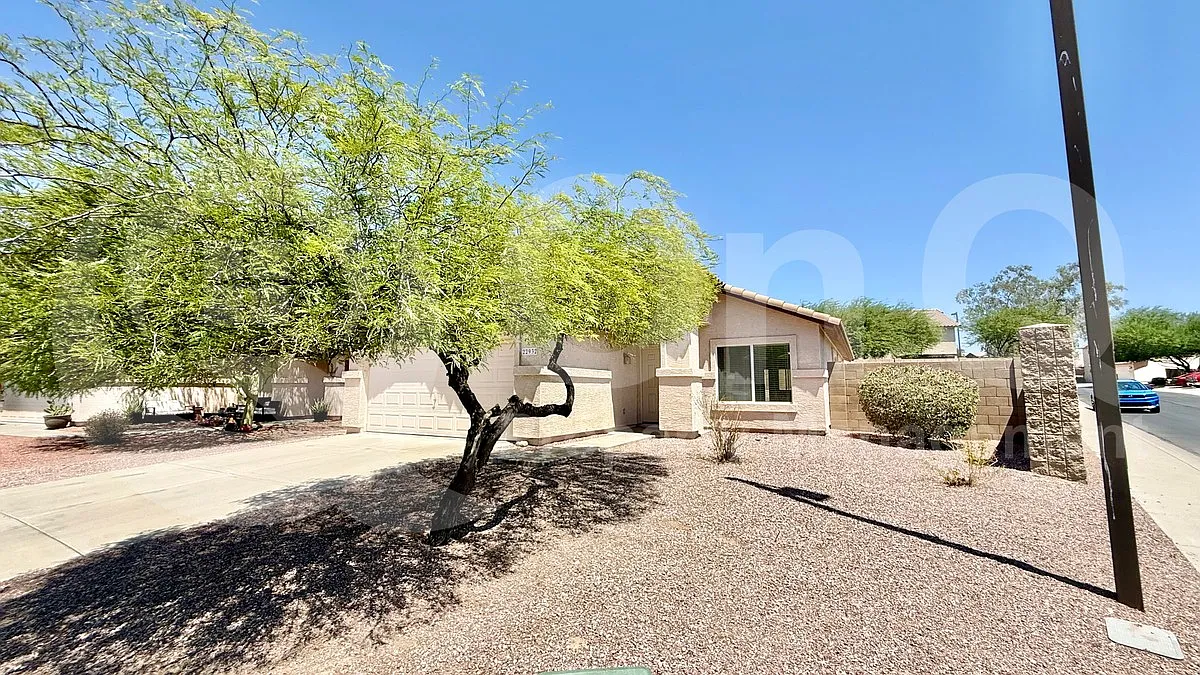 4 bed, 2.0 bath, 1635 sqft, $1,799 — Photo 2