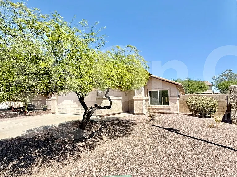 22932 W Morning Glory St — Photo 2