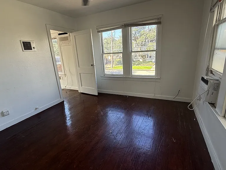 1601 Francis St — Photo 6