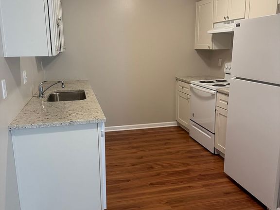 2nd image of 901 S Franklin Ave #123