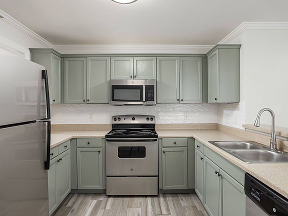 2nd image of 137 Deerfield Pl #103