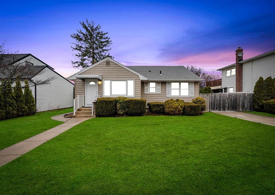 1st image of 81 Woodbine Drive N