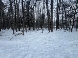 216 Aquarius Ln, Lake Ariel, PA 18436