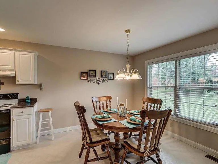 361 Reynolds Dr — Photo 4