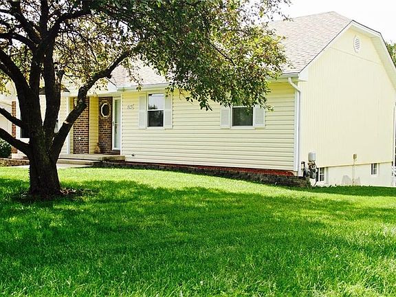 Beautiful level front yard