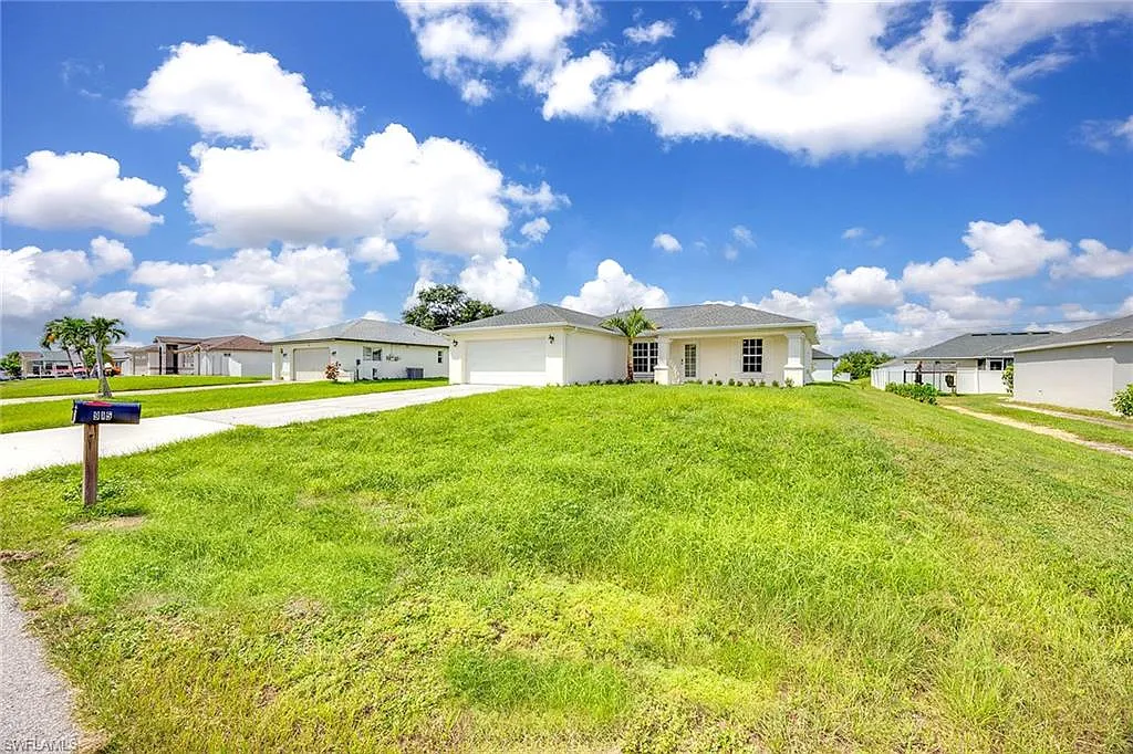 3 bed, 2.0 bath, 1409 sqft, $2,200 — Photo 3