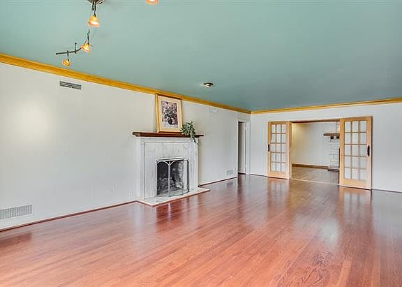 4th image of 202 S Waddill St