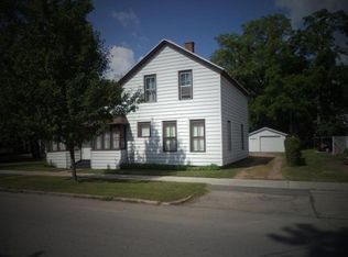 313 Oak St, Waupaca, WI 54981