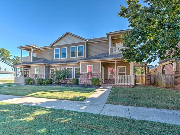 754 N Wordsworth Ln, Fayetteville, AR 72704