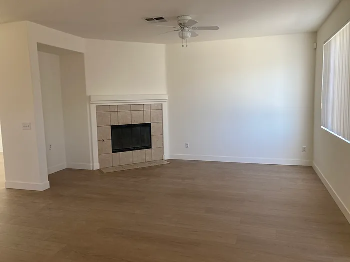 4 bed, 2.5 bath, 2458 sqft, $2,300 — Photo 4