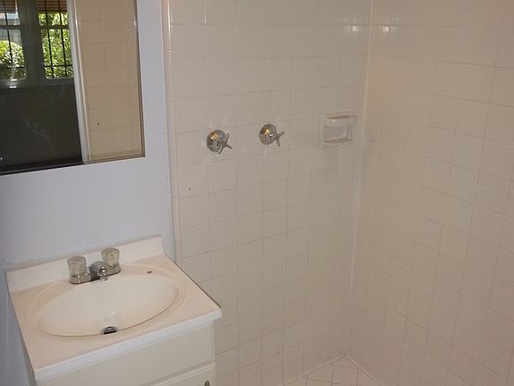 4th image of 1123 E 1st St APT 3A