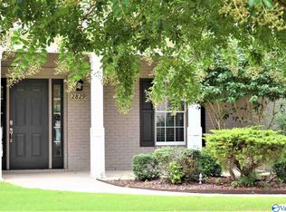 2829 Willowick Trl SE, Owens Cross Roads, AL 35763