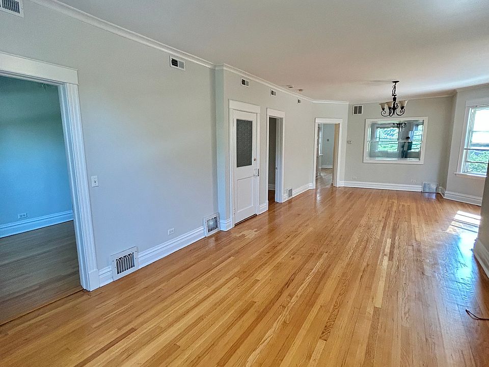 Open Front Room/Dining Room/ Entry