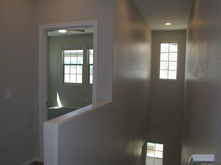 1676 E Hampton Ln — Photo 11