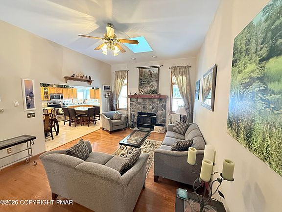 5th image of 98 Bender Rd