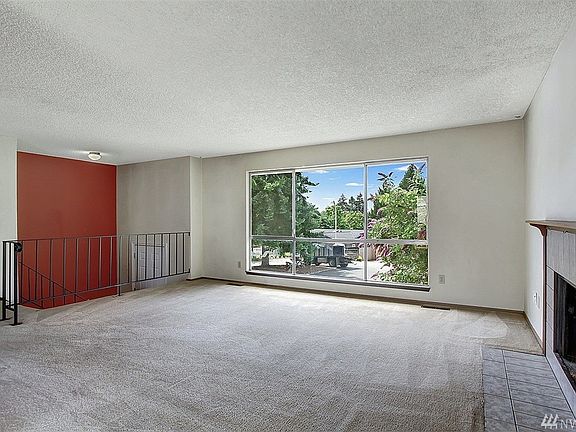 5th image of 10924 156th Ct NE