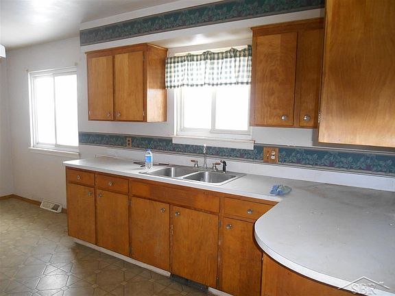 3rd image of 922 Oakview Dr
