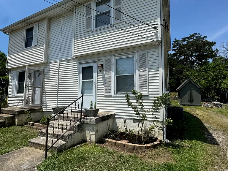 612 Ashmont Ct — Photo 1